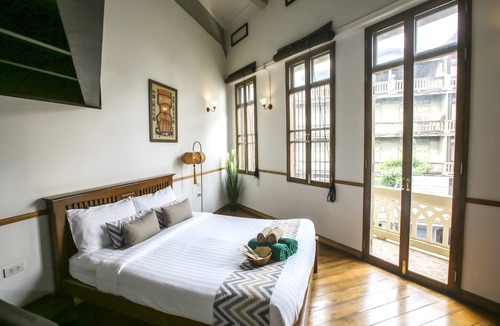 China Town Hotel | 103 - Bed and Brews