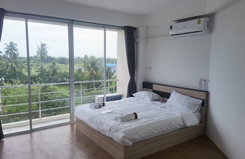 Nakhon Chai Si Hotel | 115 Townhouse