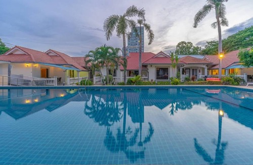 Pratumnak Hill Villa | 1200 m² Villa ∙ 15 bedrooms ∙ 30 guests