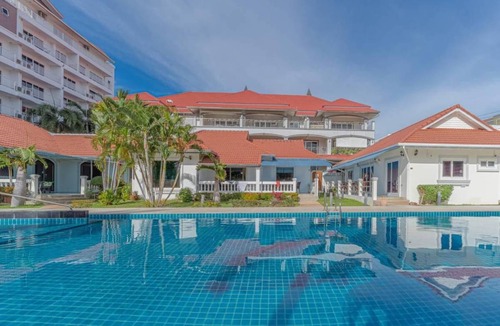 Pratumnak Hill Villa | 1200 m² Villa ∙ 15 bedrooms ∙ 30 guests