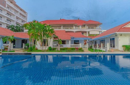 Pratumnak Hill Villa | 1600 m² Villa ∙ 15 bedrooms ∙ 30 guests