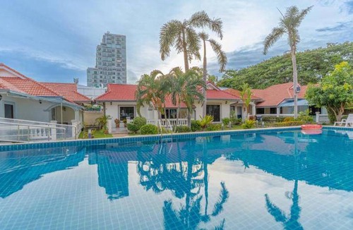 Pratumnak Hill Villa | 1600 m² Villa ∙ 15 bedrooms ∙ 30 guests