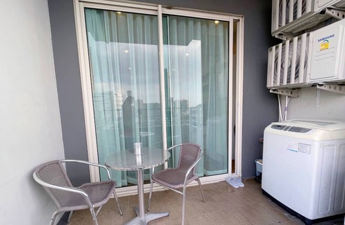 Khlong Ton Sai Apartment | 1BD Condo by the river, 6 min to ICON SIAM