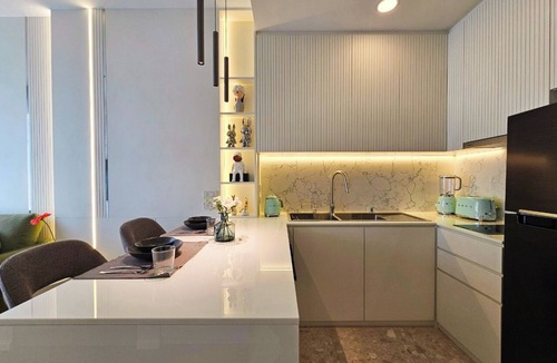 Sukhumvit House | 1BR Condo with Jacuzzi 5 Min Walk to Phrom Phong BTS