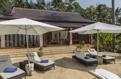 Thong Krut Villa | 1BRM Beachfront Villa with pool & garden