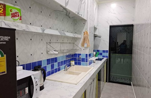 Bangkok Central Business District Apartment | 2 bed 2 bath modern city center ground floor apartment. Free wifi, gym and pool