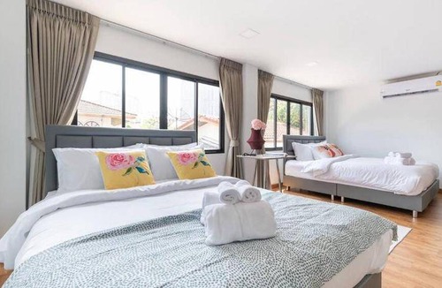 Phra Khanong Nuea Villa | 200 m² Villa ∙ 3 bedrooms ∙ 13 guests