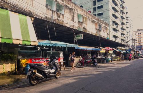 Phlabphla Apartment | 204hideaway-Local Room with Street Food only 15 min walk to Skytrain