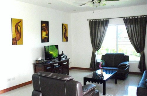 Rayong House | 210 m² House ∙ 3 bedrooms ∙ 6 guests