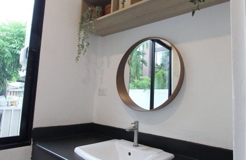 Lat Krabang House | 24hr Cozy stay BKK Near Airport and Mall Train to Town Room LatKrabang