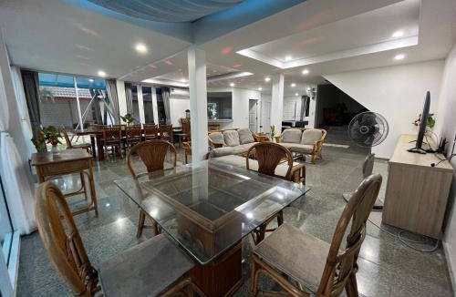 Phetchaburi Resort | 28 m² Resort ∙ 6 bedrooms ∙ 20 guests