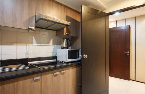 Khlong Toei Nuea Condo | 2A - Luxurious 2-Bedroom Condo in Central Bangkok with Gym and Swimming pool