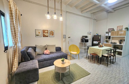 Yan Nawa House | 2BR 3-Story Home, Walk to BTS and Sathorn Pier, Free Netflix