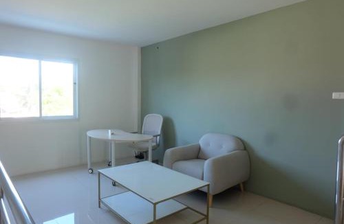 Nong Pla Lai Apartment | 2BR Workation Home Office - Weekly & Monthly