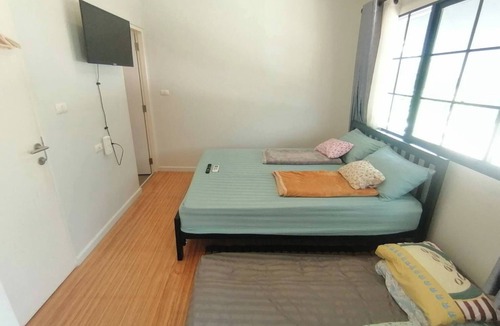Pathum Thani House | 3-bedroom 3-bathroom townhome in the Suburbs of Bangkok with Club Pool&Gym