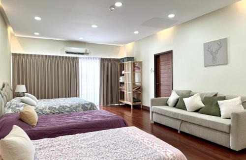 Ratchadaphisek Apartment | 3 Bedroom panoramic penthouse with kitchen