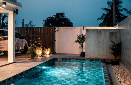 Pak Nam Pran Villa | 3-Bedroom Pool Villa Near the Beach