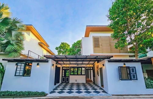 Hua Hin Villa | 3-bedroom villa in lovely Tambon Thap Tai with WiFi, AC
