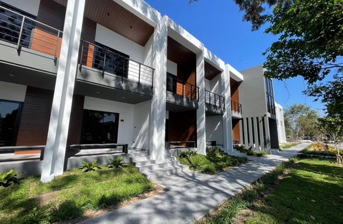 Ubon Ratchathani Hotel | 35 m² Hotel ∙ 2 guests