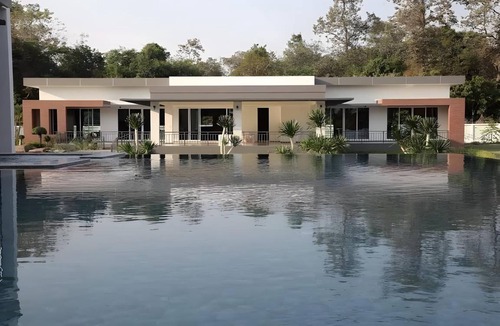 Ubon Ratchathani Hotel | 35 m² Hotel ∙ 2 guests