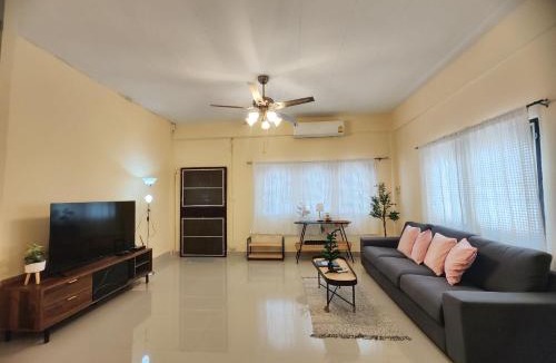 Bang Na House | 3Bed 2Bath, Pet friendly, 5min drive to BTS Udomsuk