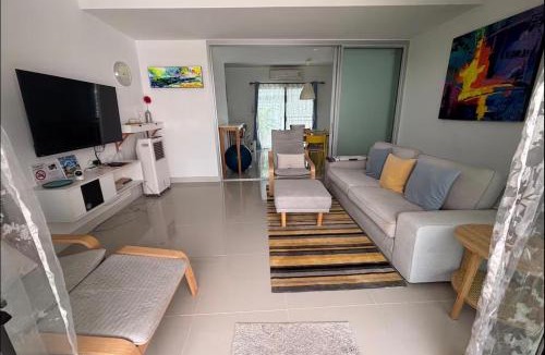 Kathu House | 3BR Holiday Home with shared Pool near Patong, Phuket