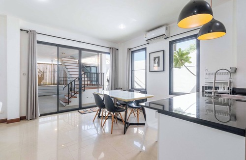 Cherngtalay Villa | 3BR Pool Villa Near Boat Avenue V303