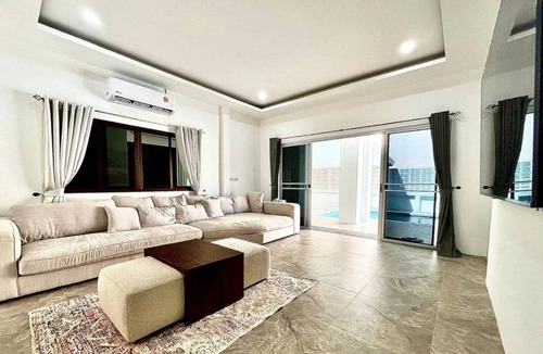 Rawai House | 4-bedroom barn perfect living area .1 km.walk to naihan beach
