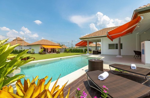 Hua Hin Villa | 4 Bedroom Villa, Large Tropical Garden (MS30)