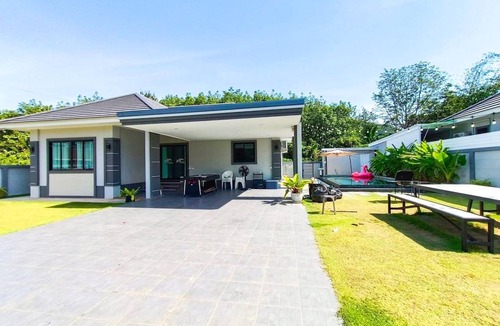 Sattahip House | 400 m² House ∙ 4 bedrooms ∙ 12 guests