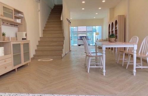 Bang Khen Apartment | 4BR Cozy House with Local Views and Cafes