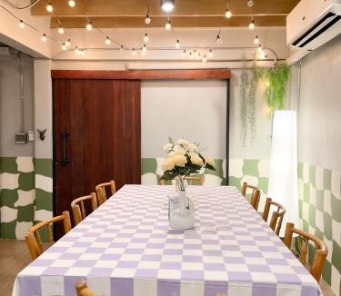 Chom Phon House | 4BR entire house next to Skytrain BTS and Subway MRT Chatuchak