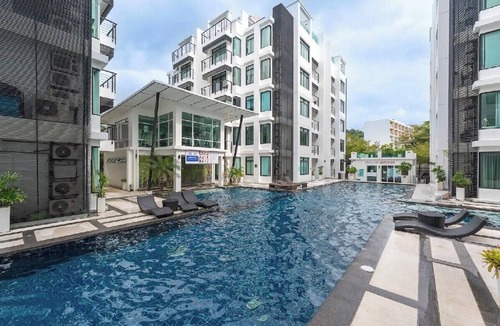 Kamala Apartment | 4BR Pool Retreat Quiet Living kamala regent c205