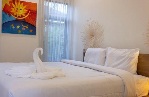 Chalong Villa | 4BR Timbuktu Villa Jacuzzi & Walk to Market V170