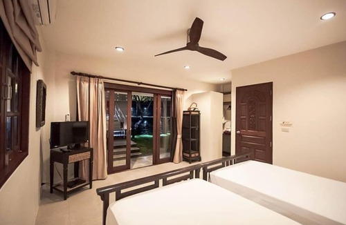 Moo 5 Villa | 5 Bedroom Sea View Villa 20 metres from the beach