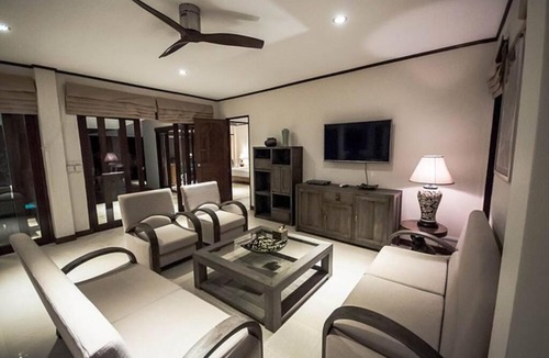 Moo 5 Villa | 5 Bedroom Sea View Villa 20 metres from the beach