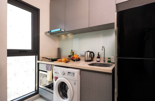 Sukhumvit Condo | 5 min to BTS Fully Equipped Kitchen with City View