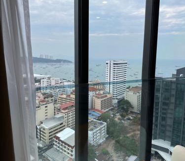 Pattaya Bay Apartment | 502 Edge芭提雅市中心25楼高层海景服务公寓，芭提雅海湾景观，近沙滩，步行街，购物中心
