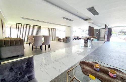 Bang Yi Ruea Hotel | 51 Suanplu Residence