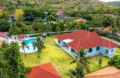 Khao Tao Villa | 540 m² Villa ∙ 6 bedrooms ∙ 14 guests