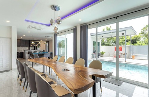 San Kamphaeng Villa | 6BR Pool Villa w/Karaoke and Pool Table near Golf