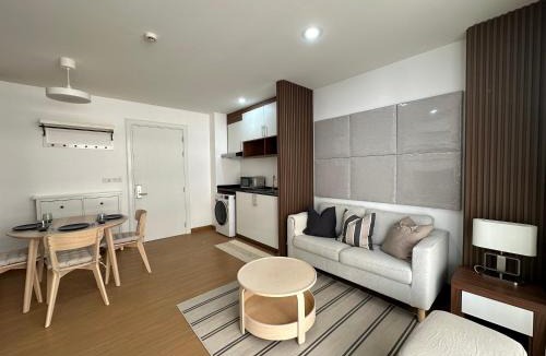 Khlong Toei Nuea Apartment | 6th Avenue Sukhumvit 305 BTS Asoke & Nana MRT Sukhumvit