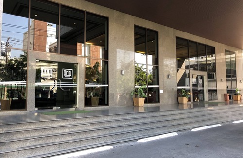 Ploenchit Condo | 78sqm, Large 1 Bdrm, Soi Nana, Near BTS, Free WiFi