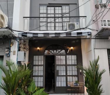 Wat Sam Phraya House | 87 Oldtown at River Pier