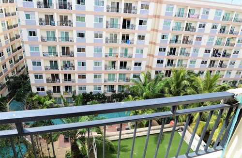 South Pattaya Apartment | 8th floor pool view condo at Park Lane Resort