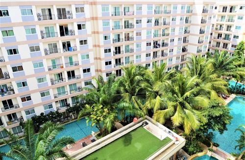 South Pattaya Apartment | 8th floor pool view condo at Park Lane Resort