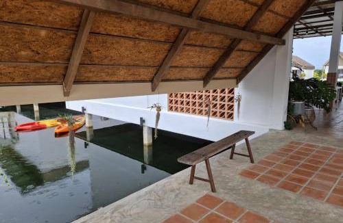 Chanthaburi Hotel | 95 m² Hotel ∙ 8 guests