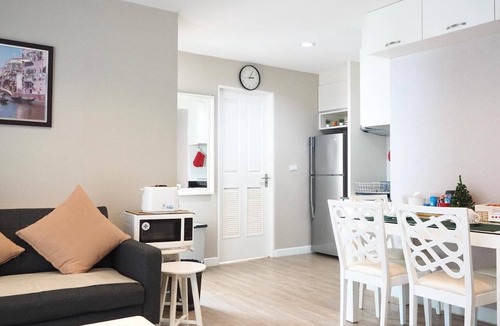 Saen Suk Condo | A Cozy and Spacious Beachfront Condo with only One Minute walk to the beach!