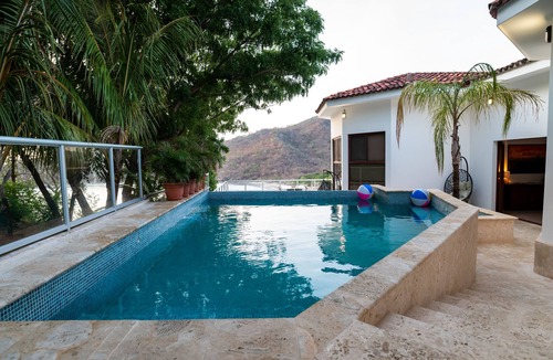 Diamond Point Villa | A few steps from a private beach, surf, luxury, daily housekeeping and jacuzzi