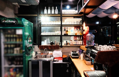 Lak Si Hostel | A new hostel near to Don Muang Airport tucked away in a local Thai neighborhood